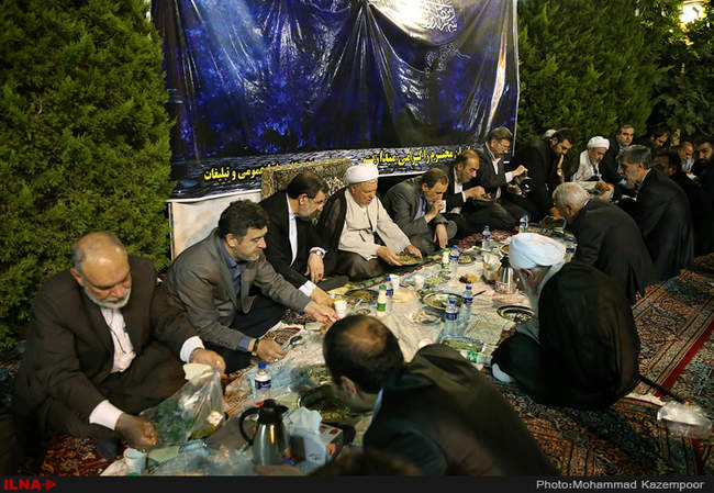 مراسم افطاری دوازدهمین روز ماه مبارک رمضان با حضور آیت الله هاشمی رف�