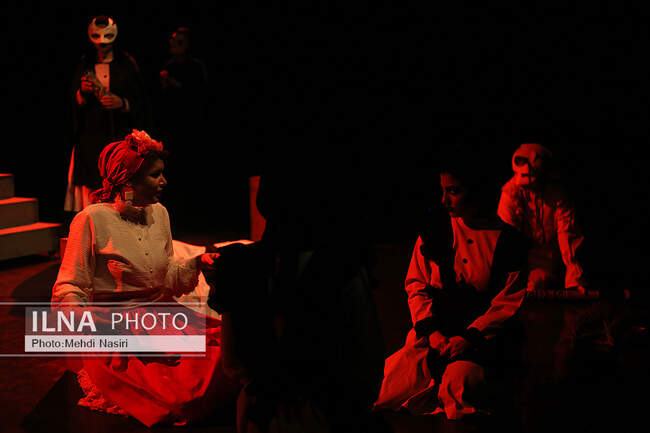 نمایش آئورا