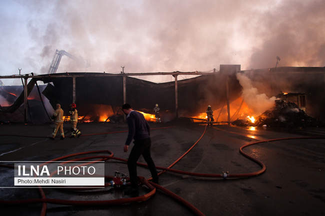 آتش‌سوزی در بارانداز ۱۲ هزار متری در شوش 