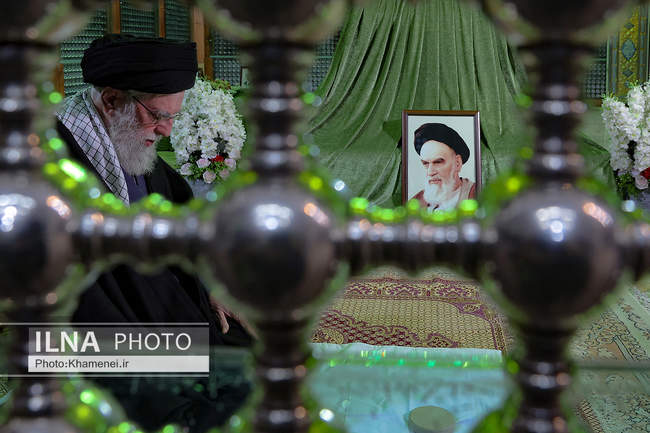 حضور رهبر انقلاب در مرقد بنیانگذار جمهوری اسلامی ایران