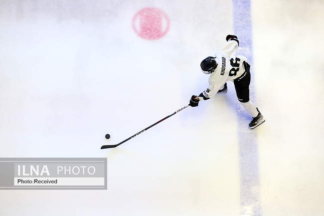 دیدار تیم های ملی بزرگسالان و جوانان هاکی روی یخ بانوان