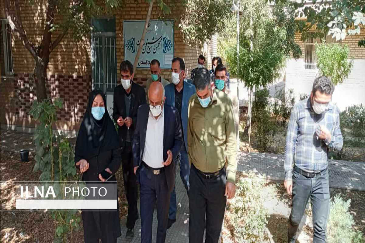 بازدید نماینده مجلس تاکستان از کتابخانه شهید بهشتی