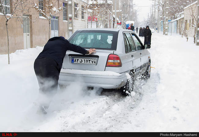 روز برفی در کرج