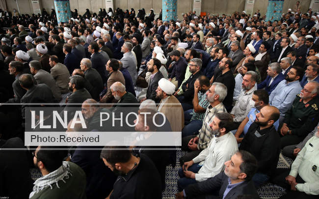 دیدار جمعی از مردم، مسئولان و مهمانان کنفرانس وحدت اسلامی با مقام مع�