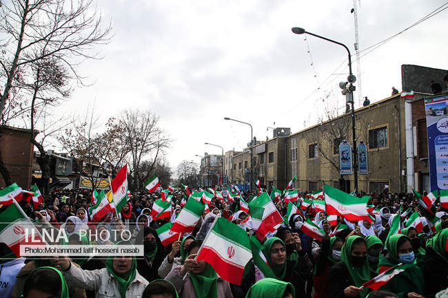 حضور حماسی مردم سنندج در راهپیمایی ۲۲بهمن 