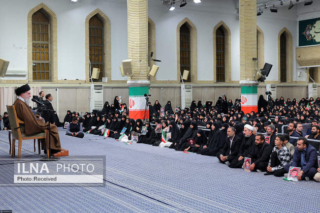 دیدار دانش‌آموزان و دانشجویان با مقام معظم رهبری