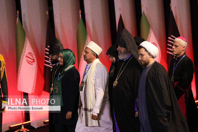 ادای احترام مهمانان و مسئولان خارجی به پیکر امام شهید/1