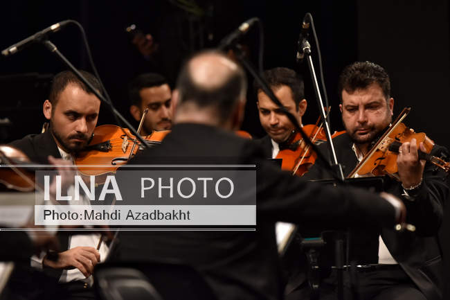 اجرای ارکستر ملی ایران به رهبری همایون رحیمیان