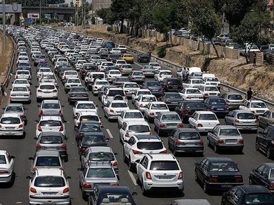 ترافیک نیمه سنگین در آزادراه کرج-قزوین/محورهای 7 استان بارانی‌ست
