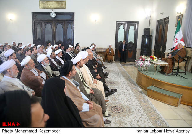 دیدار وزیر، معاونین و روحانیون وزارت‌خانه صنعت، معدن و تجارت با آیت 