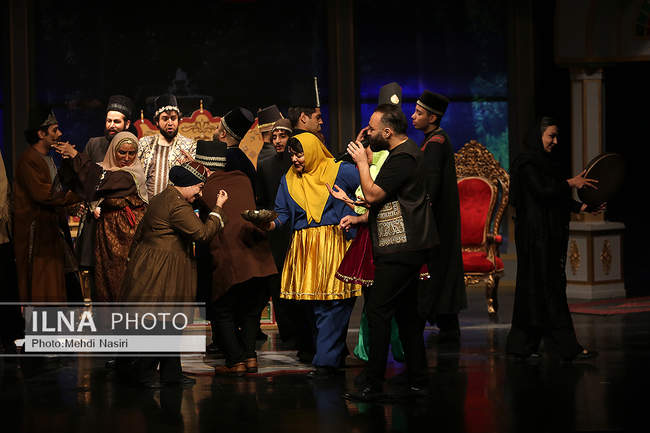 نمایش «باغ شب‌نمای ما» به کارگردانی هادی مرزبان