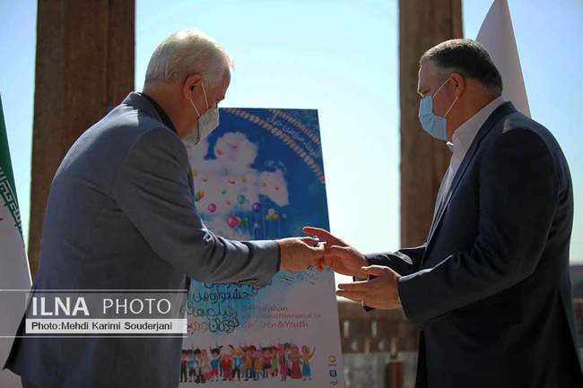 رونمایی از پوستر سی و چهارمین جشنواره  بین المللی کودک و نوجوان 