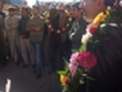 استقبال کارگران پلی اکریل از همکاران آزاد شده / گزارش تصویری
