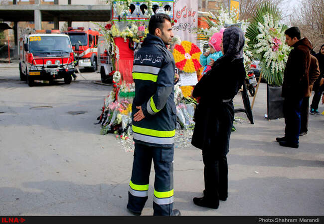 ادای احترام مردم  به جانباختگان حادثه پلاسکو 