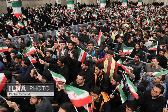 دیدار دانش‌آموزان و دانشجویان با مقام معظم رهبری