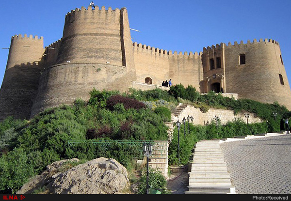 خسارات سنگین به ابنیه تاریخی لرستان بر اثر سیل اخیر/ ریزش ضلع غربی تپه قلعه فلک‌الافلاک