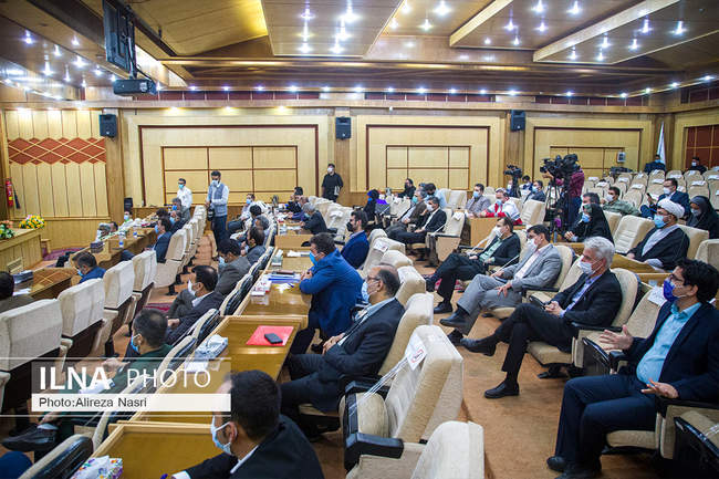 نشست شبانه وزیر بهداشت در ستاد کرونا استان قزوین