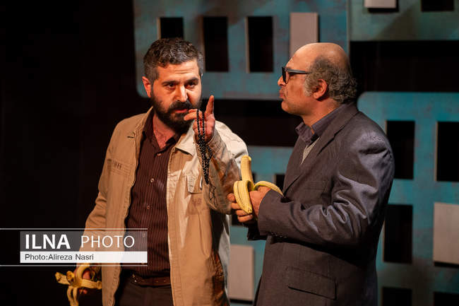 نمایش زندگی سگ مرده در قزوین