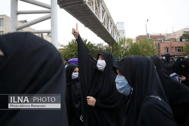 تجمع مردمی در محکومیت ترور شهید محسن فخری‌زاده