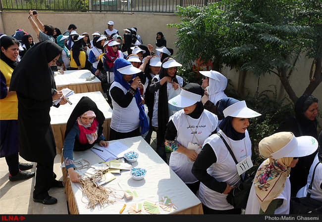 پیاده روی زنان بهبود یافته از اعتیاد