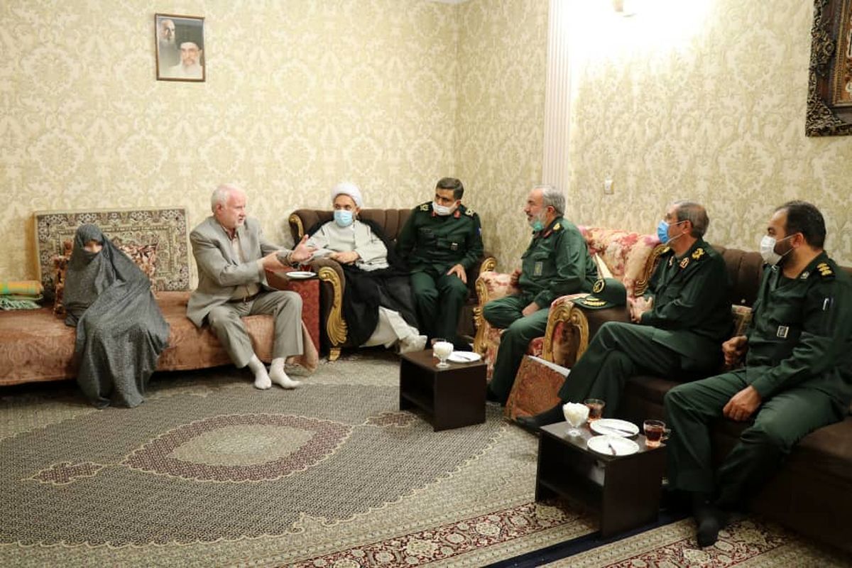 دیدار جانشین فرمانده کل سپاه با خانواده شهدای شهرری