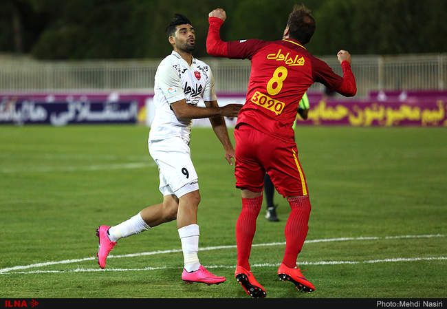 دیدار تیمهای پرسپولیس تهران و نفت تهران