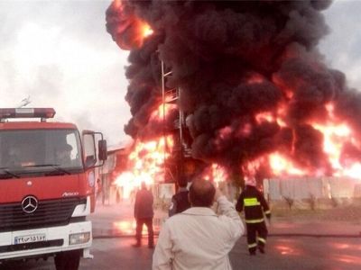 مصدومیت دو آتش‌نشان در آتش سوزی کارخانه «نصر گستر اراک» 