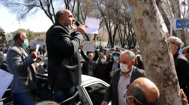 تجمع اعتراضی بازنشستگان تأمین اجتماعی اصفهان مقابل استانداری