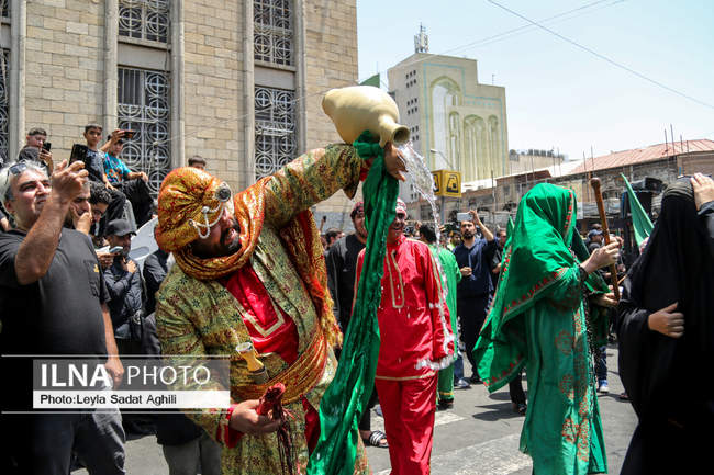 مراسم خیمه‌سوزان ظهر عاشورا در چهارراه گلوبندک تهران/1