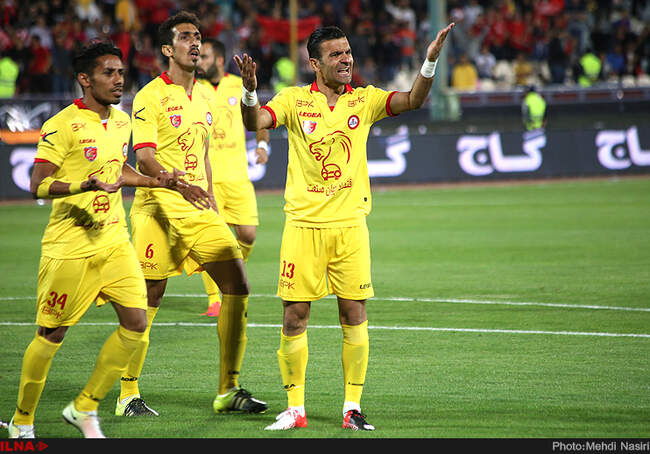مسابقه فوتبال بین دوتیم پرسپولیس تهران و نفت تهران