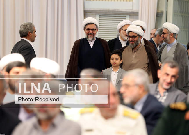 دیدار جمعی از مردم، مسئولان و مهمانان کنفرانس وحدت اسلامی با مقام مع