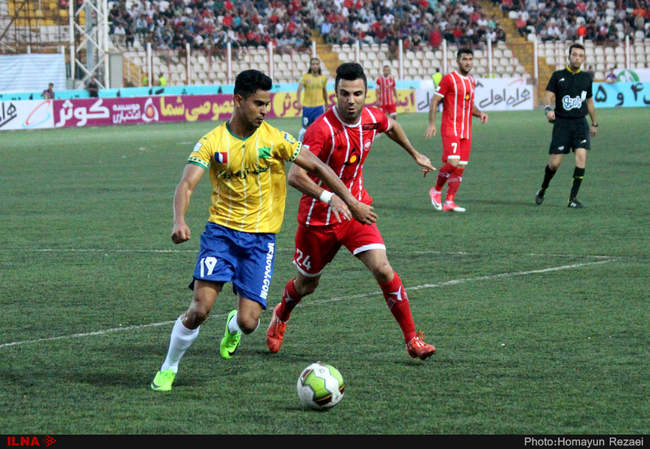 دیدار تیم های فوتبال سپیدرود رشت و صنعت نفت آبادان