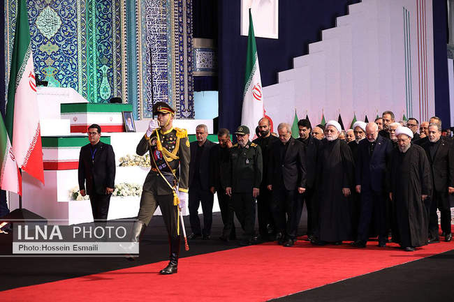 ادای احترام سران قوا و مسئولان نظام به پیکر آقای شهید ایران