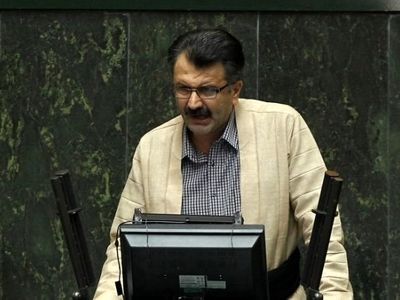 آقای پزشکیان از قیمت دلار ۸۲ هزار تومانی خبر دارید؟/ بالای ۳۰ درصد از حقوق کارگران شرکتی به جیب دلالان می‌رود