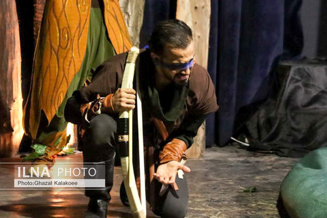 اجرای نمایش «شبی که باد در شاخ‌هایم پیچید» 