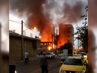 مصدومیت چهار آتش‌نشان در عملیات اطفاء حریق یک ساختمان 
