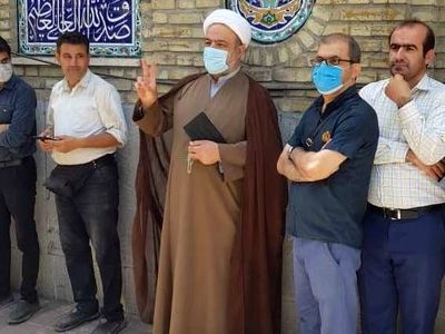 رسایی در مسجد لرزاده رای خود را به صندوق انداخت