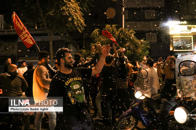 شادی هواداران پرسپولیس در خیابانهای کرونایی تهران