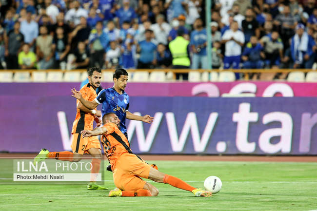 دیدار تیمهای فوتبال استقلال تهران و مس کرمان