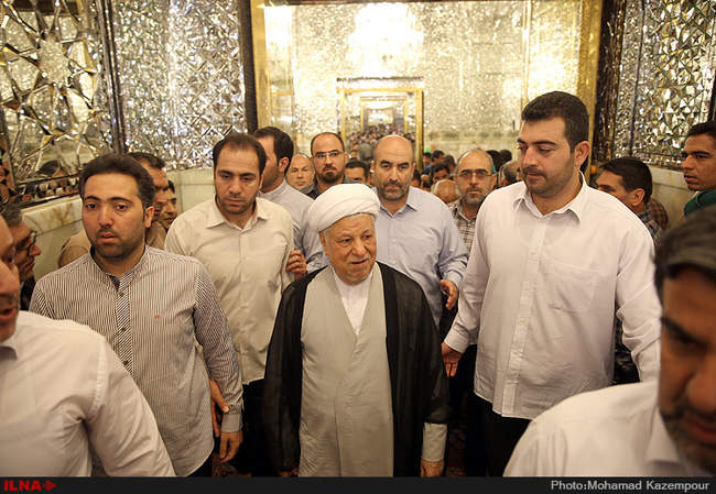 حضور آیت الله هاشمی رفسنجانی در حرم حضرت علی بن موسی الرضا (ع)
