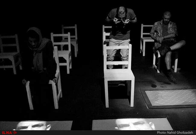 نمایش سندرم پای بیقرار در مشهد به روی صحنه رفت