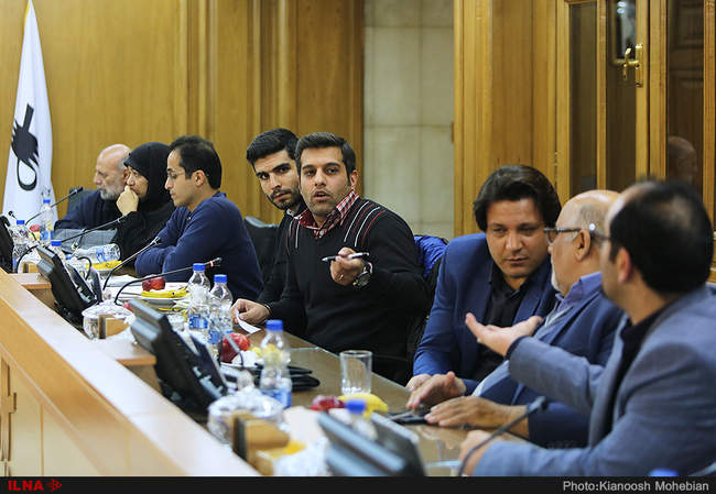 دیدار خانواده‌های شهدای آتش‌نشان پلاسکو با اعضای شورای شهر