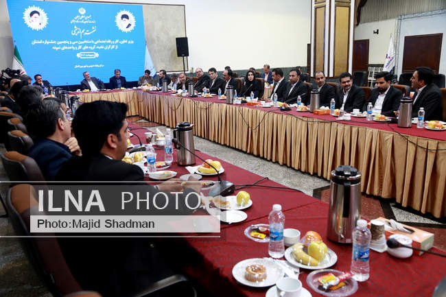 وزیر تعاون، کار و رفاه اجتماعی، در جلسه هم‌اندیشی با کارگران نمونه ک