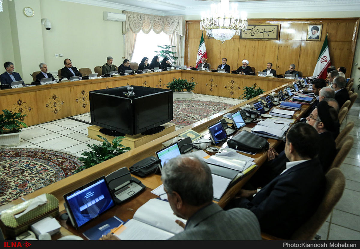 تصویب تعدادی از آیین‌نامه‌های اجرایی قانون بودجه سال ۹۷/ موافقت دولت با تشکیل کارگروه برای تعیین سهمیه ورود کالای همراه مسافر از مناطق آزاد تجاری صنعتی