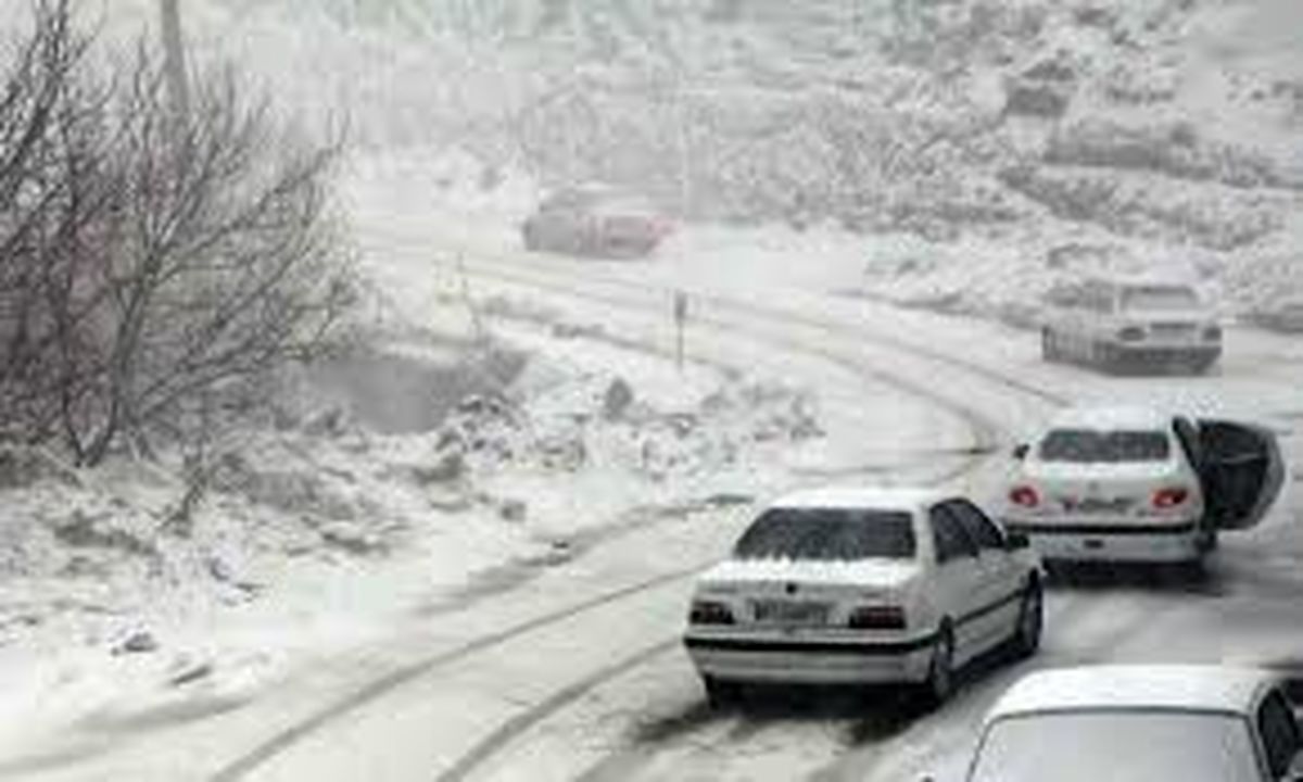 بارش برف موجب قطع شدن راه‌های ارتباطی روستاهای بازفت شد
