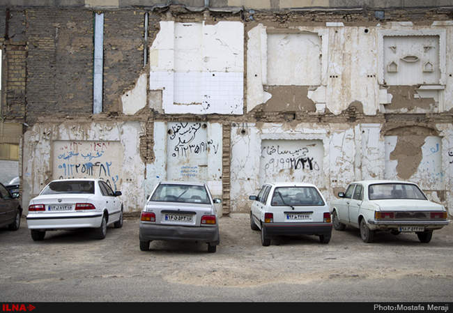 وضعیت نابسامان خانه های کلنگی شهرداری در خیابان فاطمی (دورشهر) قم