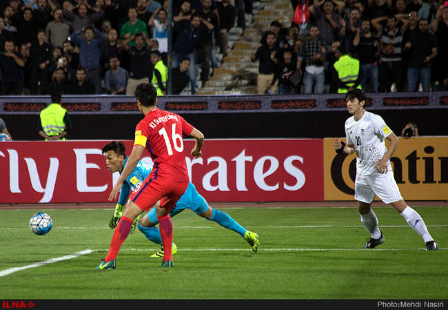 مسابقه فوتبال بین دوتیم ایران و کره جنوبی