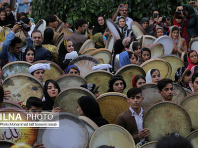 فیلمی از اجتماع بزرگ دف‌نوازان در سنندج