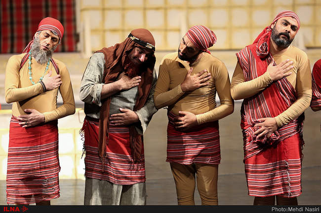 نمایش«مردی در آینه»