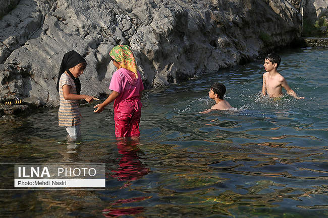 کرونا شنا را در چشمه علی متوقف نکرد!